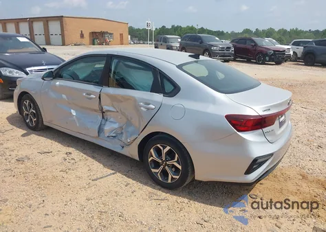 2021 Kia Forte Lxs z USA, uszkodzony, nr VIN 3KPF24AD0ME375235